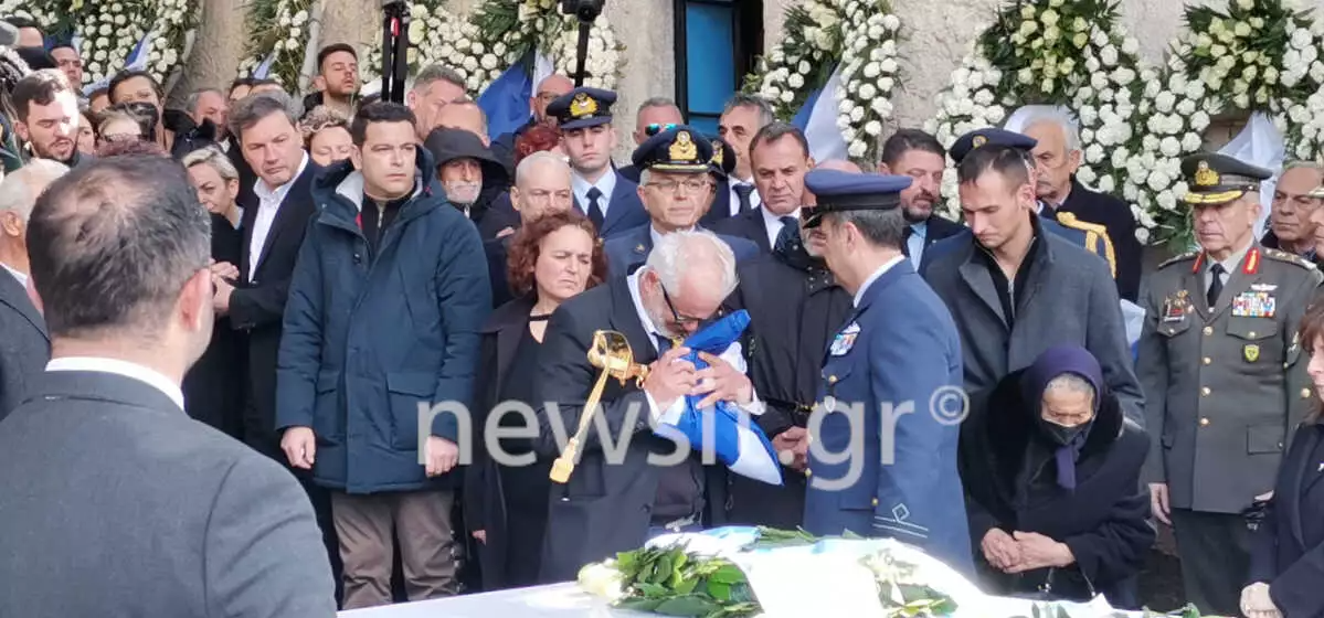 Σπαραγμός στο τελευταίο αντίο του υποσμηναγού Τουρούτσικα του μοιραίου Φάντομ – Τελέστηκε η ταφή