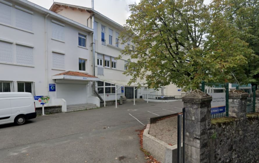 Φρίκη στη Γαλλία: Μαθητής μαχαίρωσε μέχρι θανάτου την καθηγήτριά του – Ο δράστης άκουγε «φωνές»