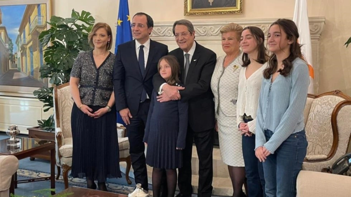 Παρέδωσε ο Αναστασιάδης στον Χριστοδουλίδη (ΒΙΝΤΕΟ)