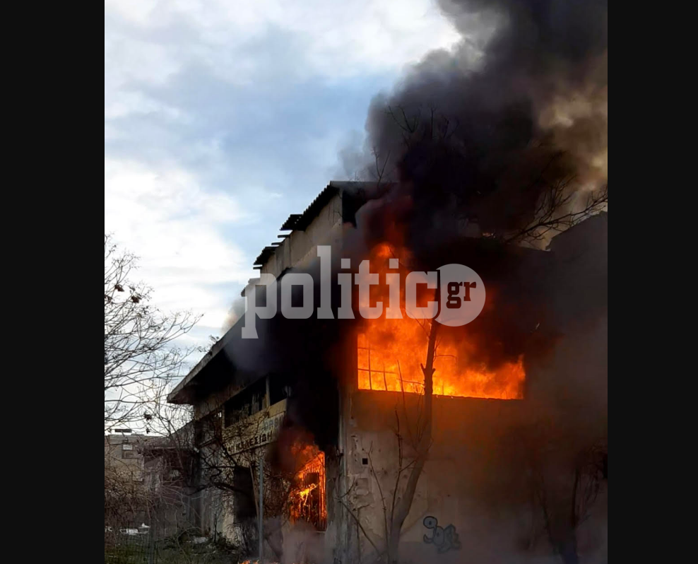 Δήμος Κορδελιού Ευόσμου: Πυρκαγιά σε εγκαταλελειμμένο κτίριο (ΒΙΝΤΕΟ)