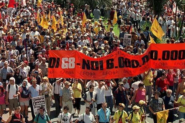 Γένοβα: Συγκεντρώθηκαν 10.000 άτομα σε αντιπολεμική διαδήλωση – «Κατεβάστε τα όπλα, ανεβάστε τους μισθούς»