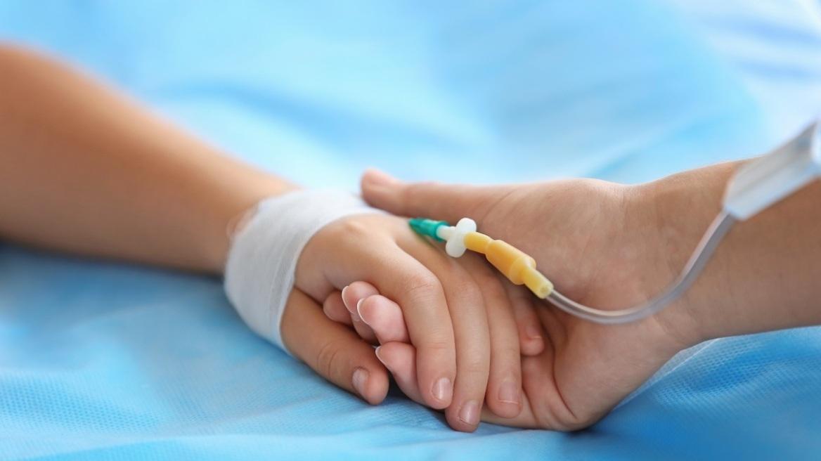 Συγκέντρωση των Μαιών – Μαιευτών Αθήνας έξω από το Υπουργείο Υγείας