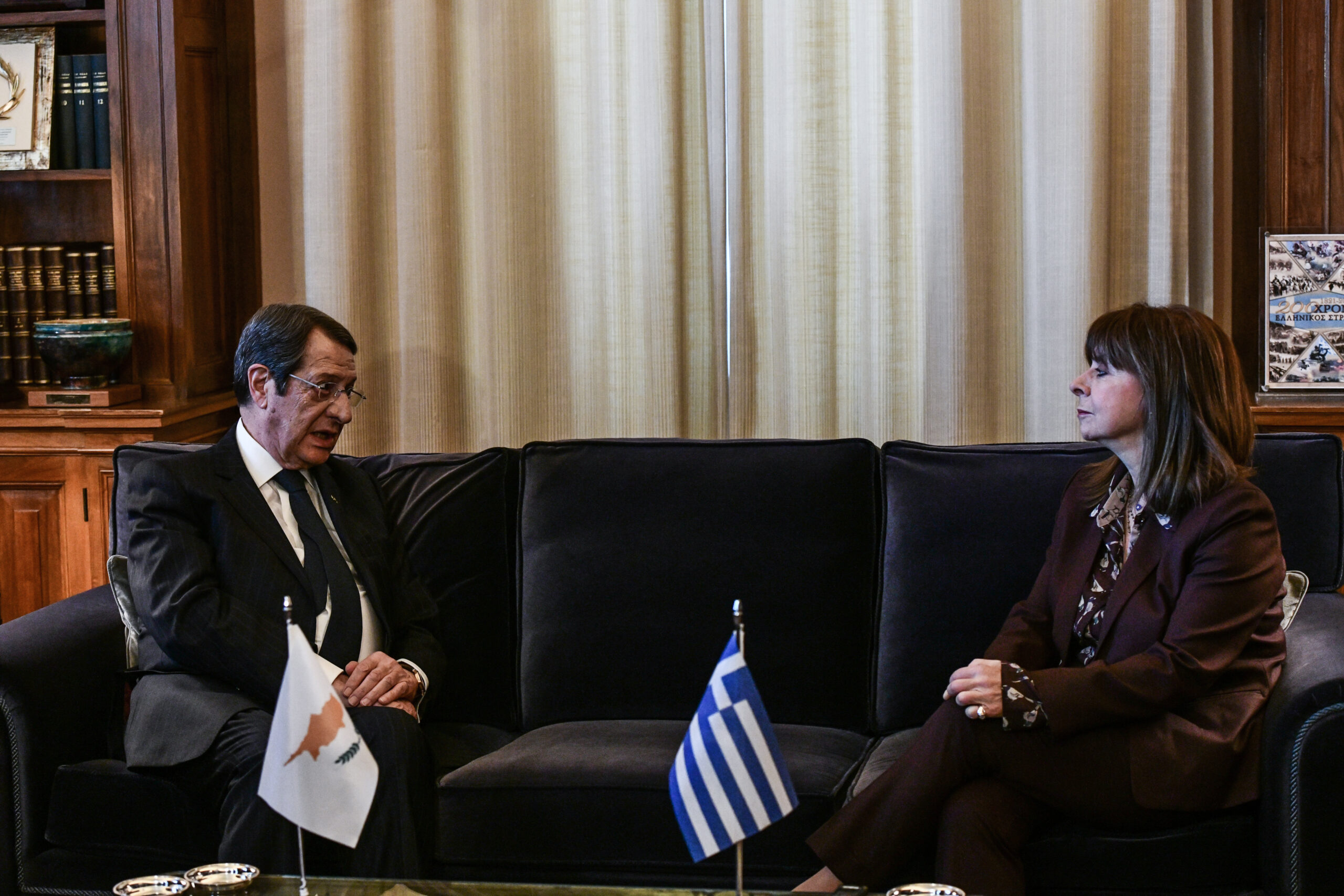 Συνάντηση Σακελλαροπούλου – Αναστασιάδη: “Το Κυπριακό, είναι κορυφαίο εθνικό ζήτημα στην ελληνική εξωτερική πολιτική”