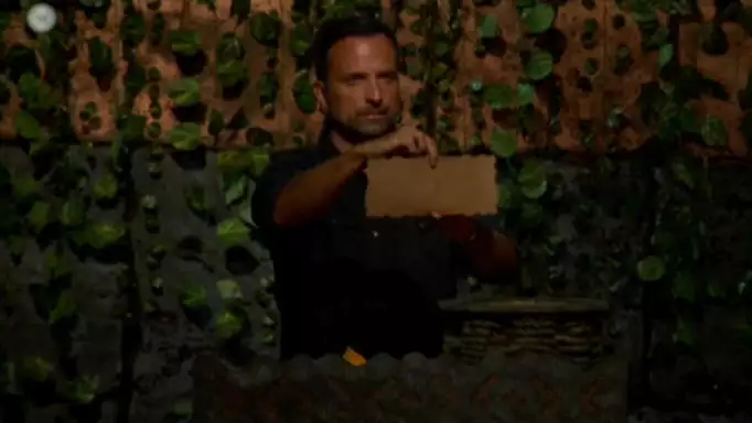 Survivor: Τον πέταξαν στον τάκο και ενοχλημένος άφησε την μπαντάνα του