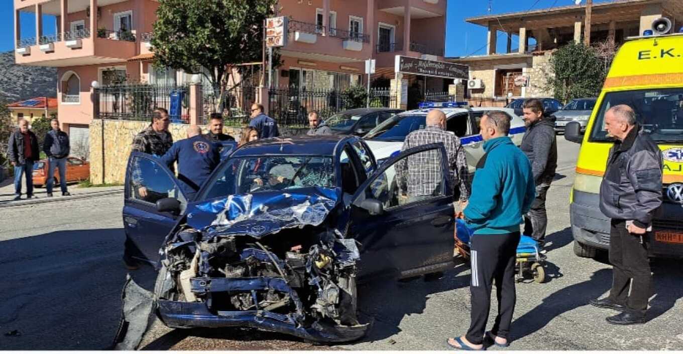 Θανατηφόρο τροχαίο στην Παραμυθιά: Οδηγός έπαθε ανακοπή καρδιάς στο τιμόνι και συγκρούστηκε με φορτηγό
