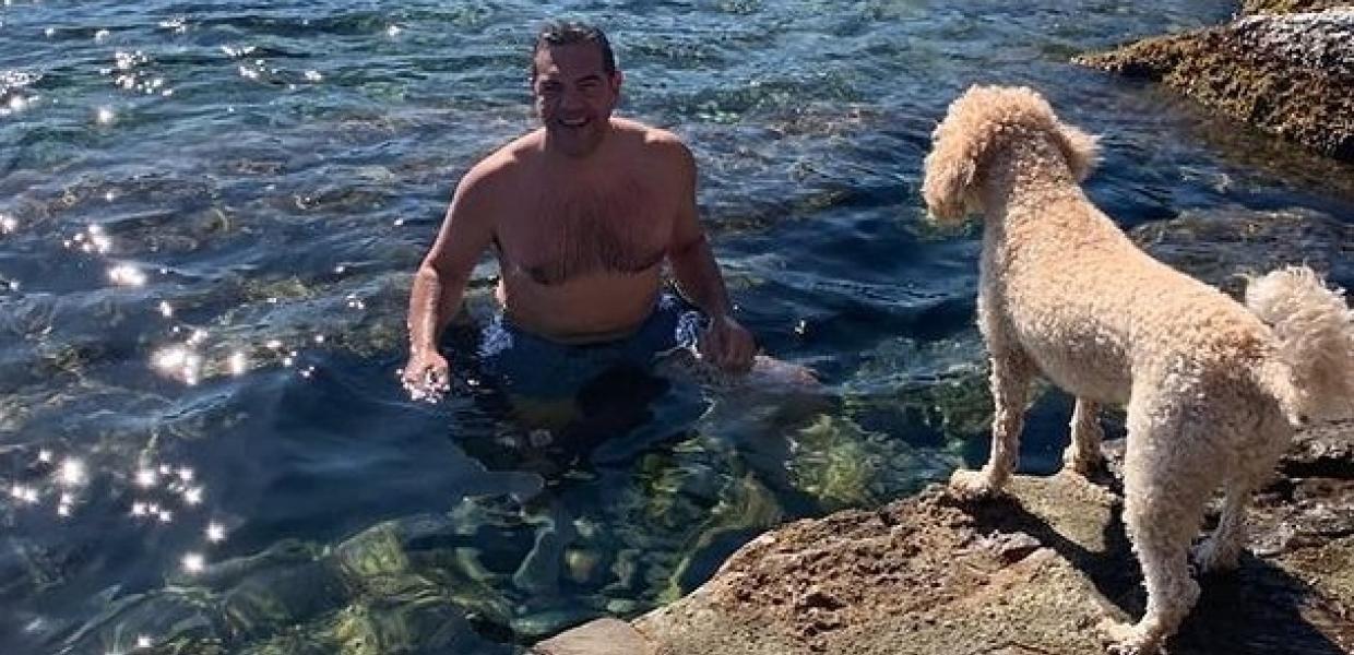 Η viral χειμερινή βουτιά του Αλέξη Τσίπρα