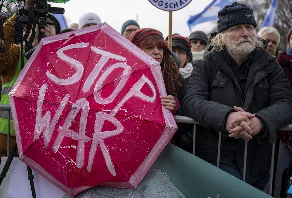 Βερολίνο: Διαδήλωση κατά της αποστολής όπλων στην Ουκρανία