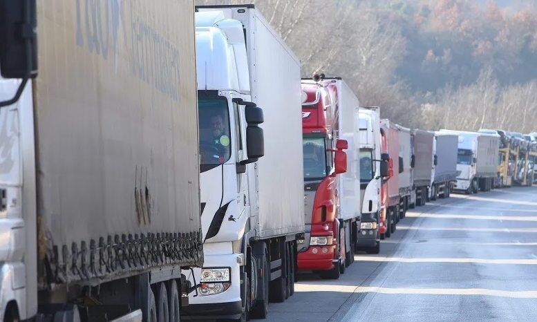 ΕΛΑΣ: Απαγόρευση κυκλοφορίας των φορτηγών άνω των 3,5 τόνων