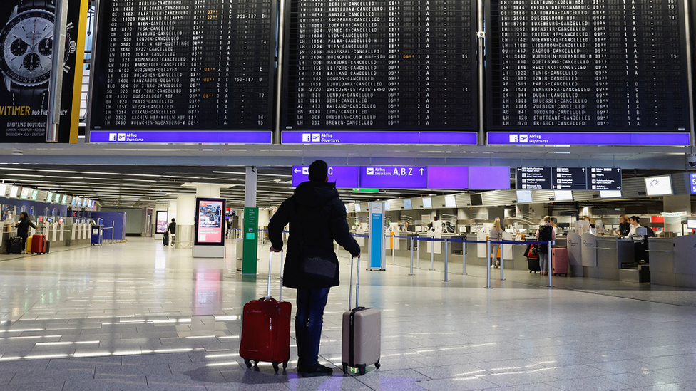 Γερμανία: Χάος από τις απεργίες στα αεροδρόμια