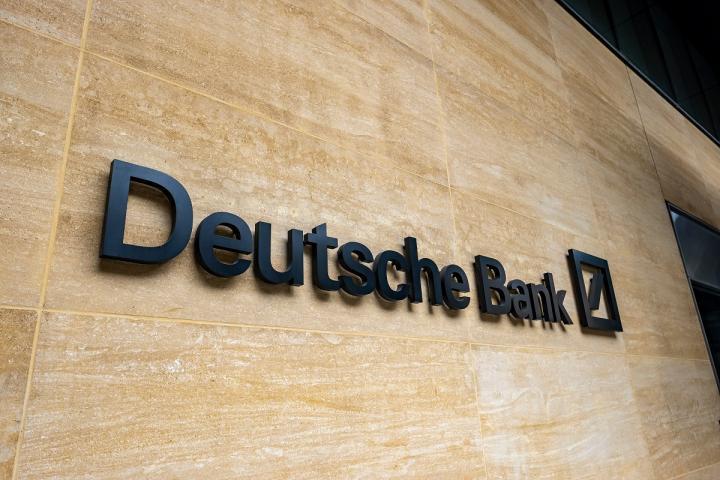 Μεγάλες απώλειες για την Deutsche Bank και τη UBS – Eπιμένουν οι φόβοι για τις τράπεζες