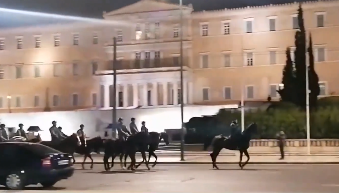 Πρώτη πρόβα για την παρέλαση της 25ης Μαρτίου στο Σύνταγμα (ΒΙΝΤΕΟ)