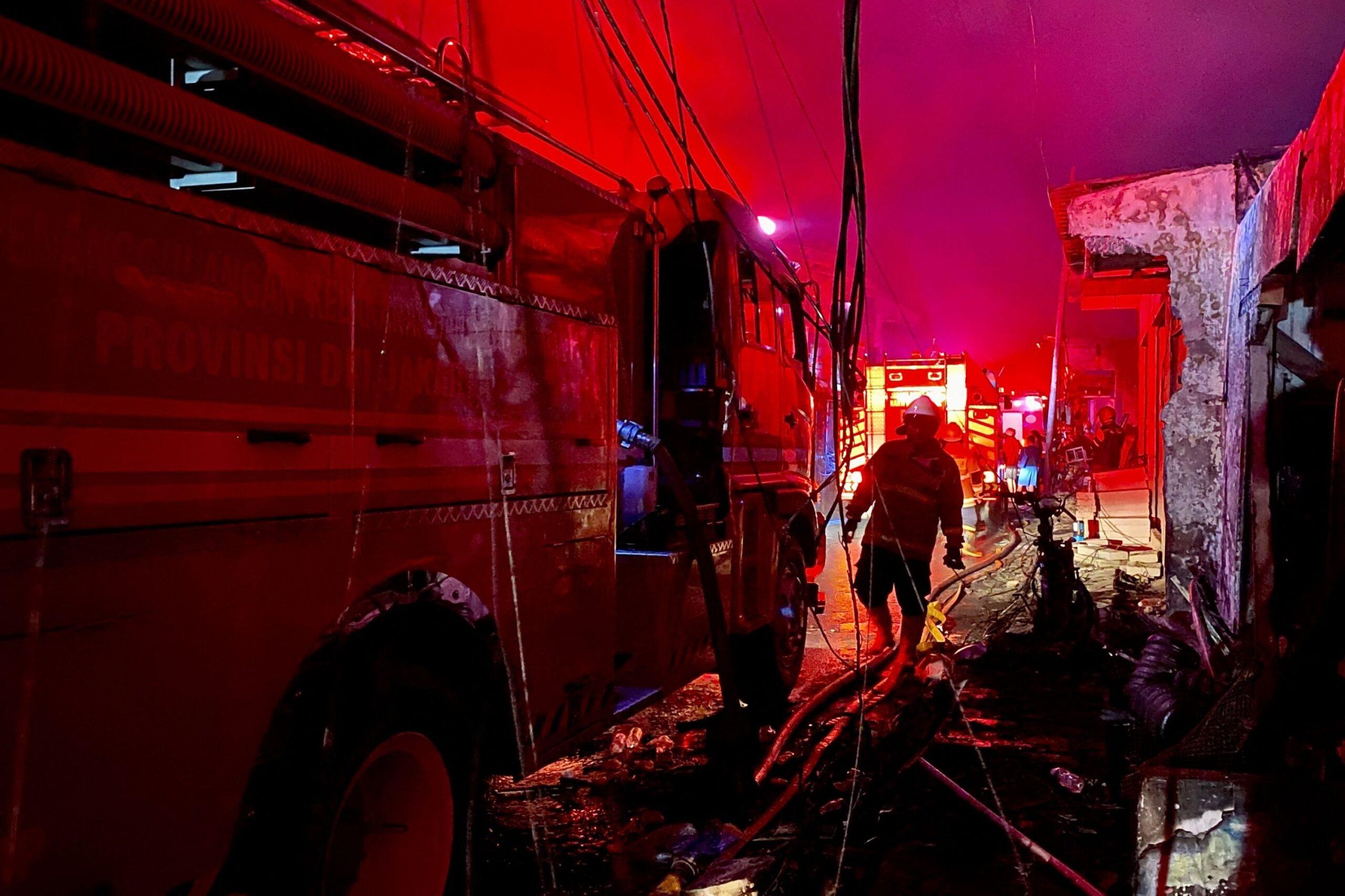 Τζακάρτα: Στους 17 οι νεκροί και 50 οι τραυματίες από πυρκαγιά σε αποθήκη καυσίμων