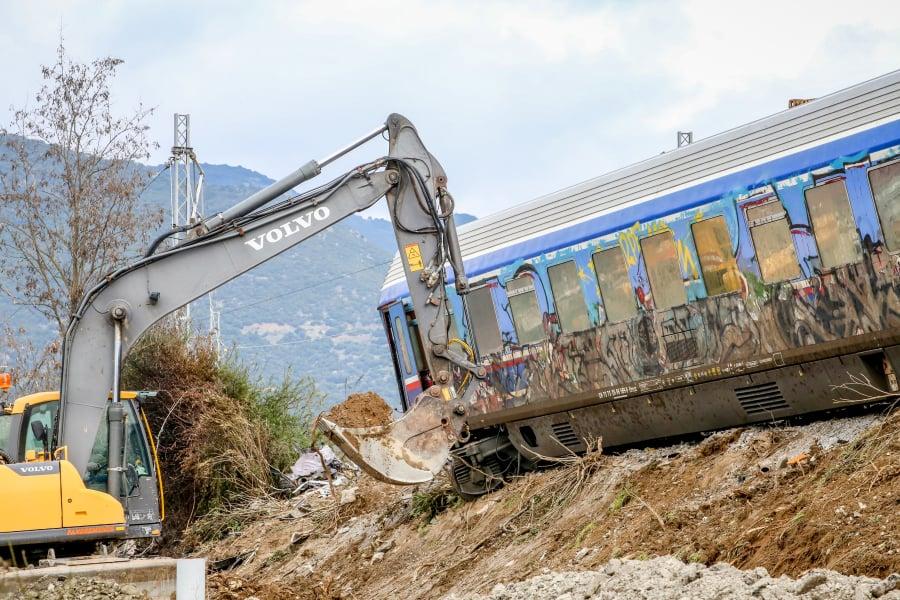 Τέμπη: Αποσωληνώθηκε 20χρονος που επέβαινε στο πέμπτο βαγόνι – «Εμένα το παιδί μου σώθηκε αλλά δεν μπορώ να το χαρώ»
