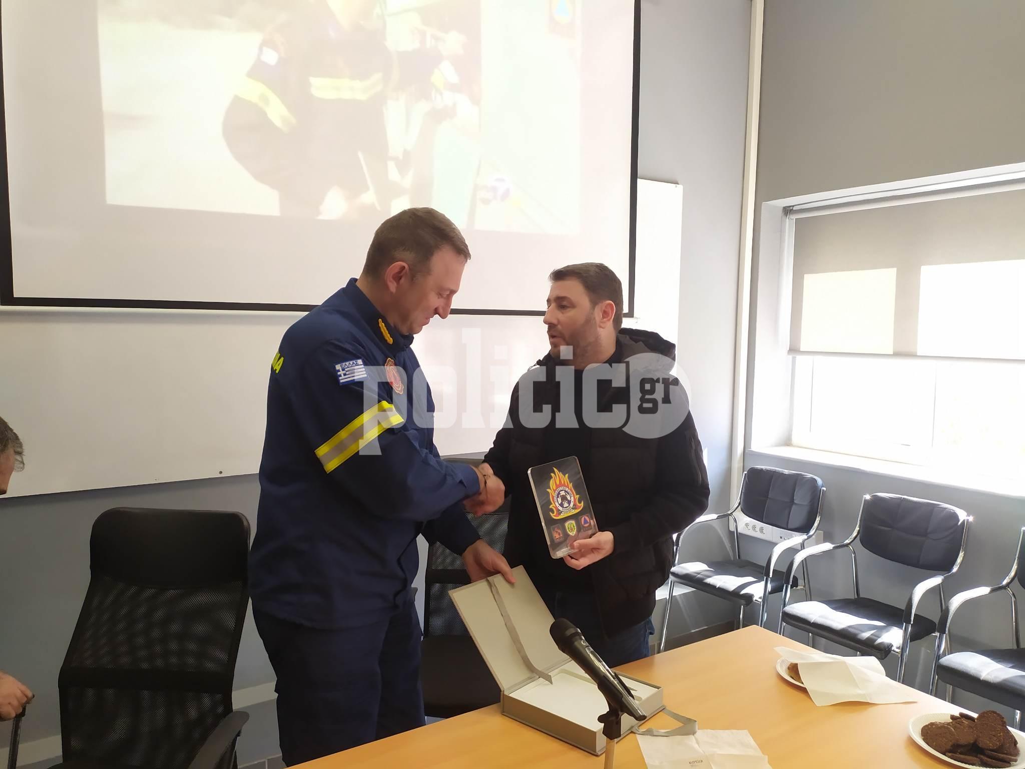 Θεσσαλονίκη: Ν. Ανδρουλάκης προς πυροσβέστες της ΕΜΑΚ – «Μας έχετε κάνει υπερήφανους στην Τουρκία και τα Τέμπη»