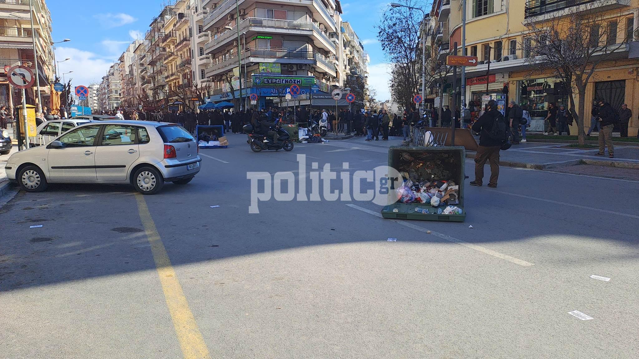 Θεσσαλονίκη: Πετροπόλεμος έξω από το ΥΜΑΘ (ΒΙΝΤΕΟ & ΦΩΤΟ)