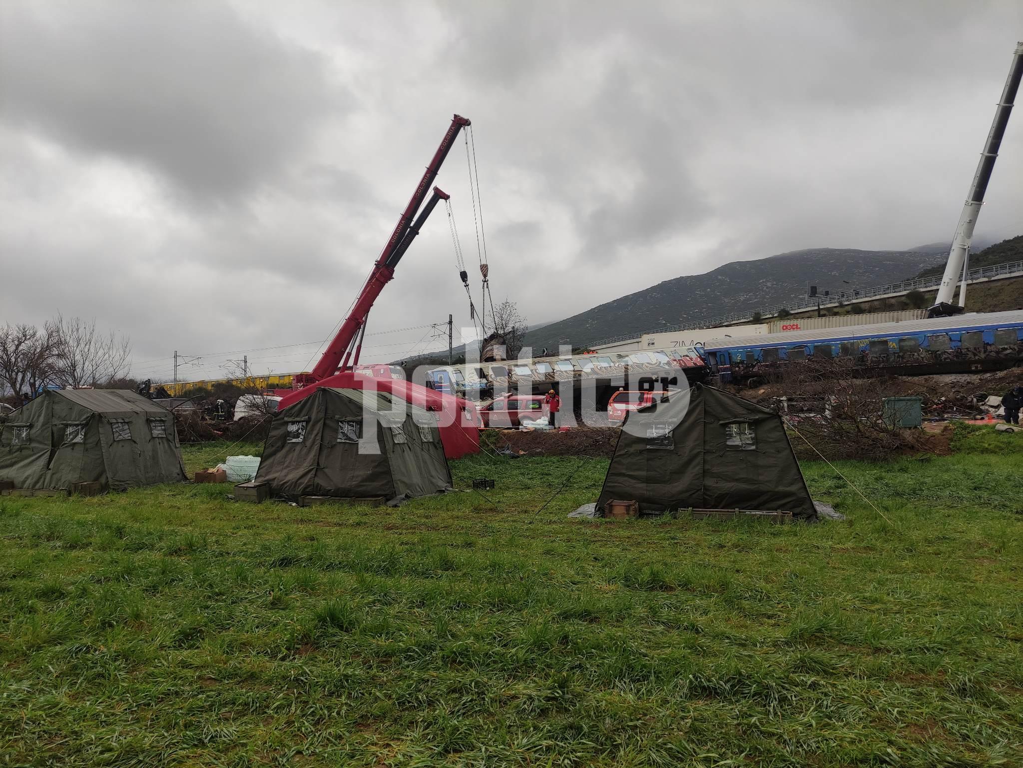 Τραγωδία στα Τέμπη: Συνεχίζονται οι επιχειρήσεις των διασωστικών συνεργείων – Εντοπίστηκαν τρεις σοροί (ΦΩΤΟ)