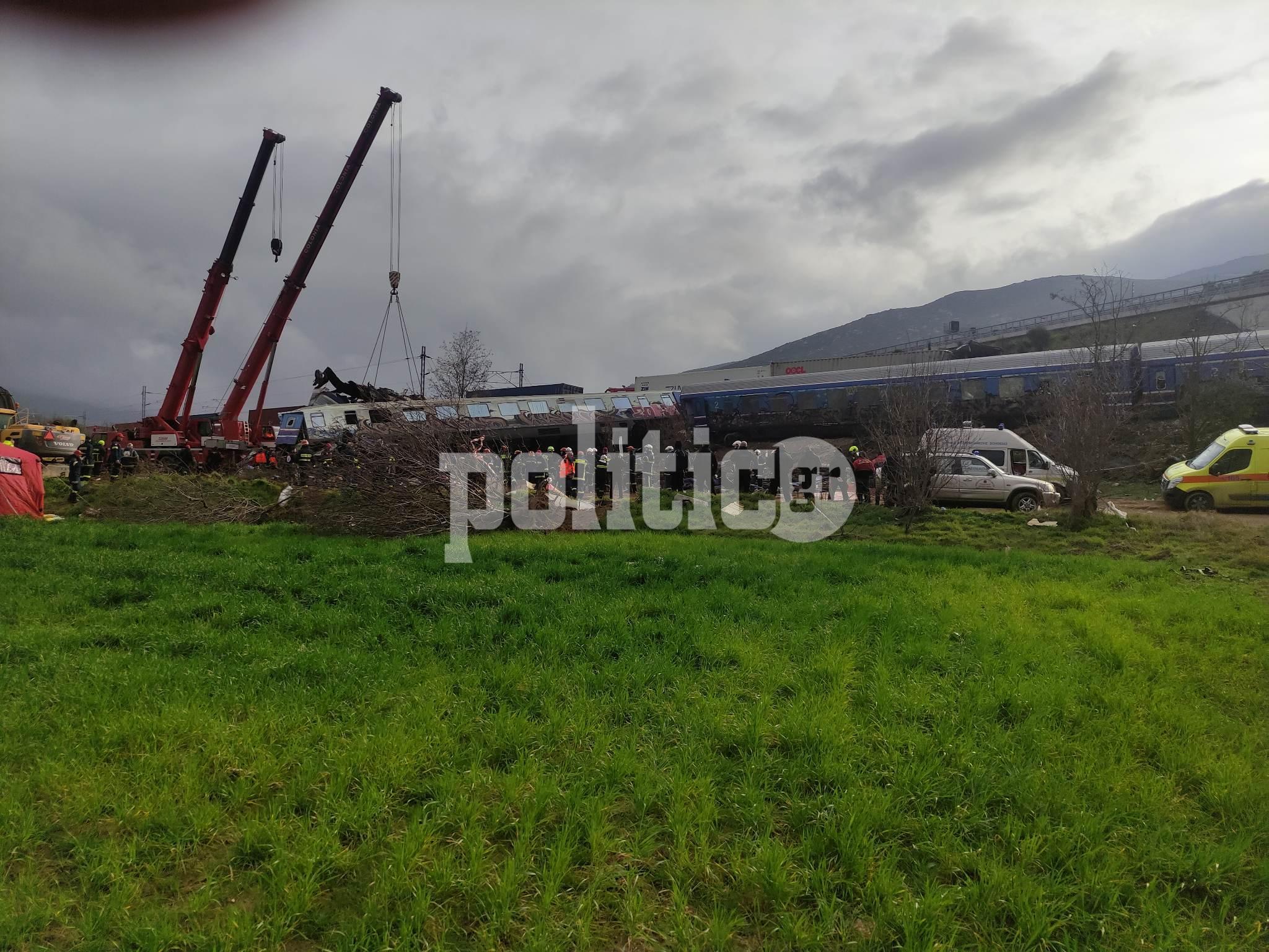 Ανείπωτη τραγωδία στα Τέμπη: Σκληρές εικόνες στα νοσοκομεία – Γονείς αναζητούν τα παιδιά τους