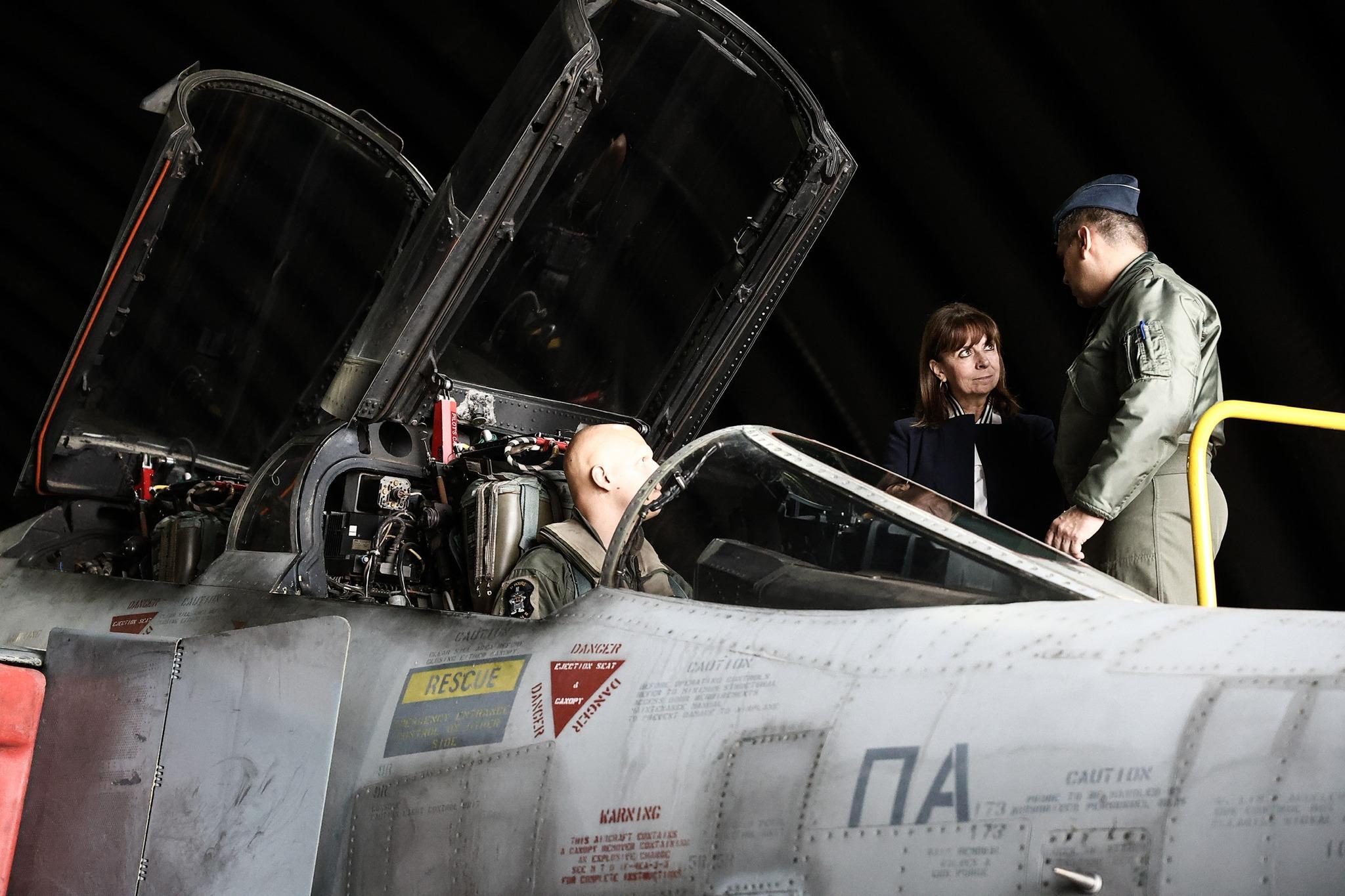 Στην 117 Πτέρυγα Μάχης η Σακελλαροπούλου – Εκεί υπηρετούσαν ο Σμηναγός Τσιτλακίδης και ο Υποσμηναγός Τουρούτσικας