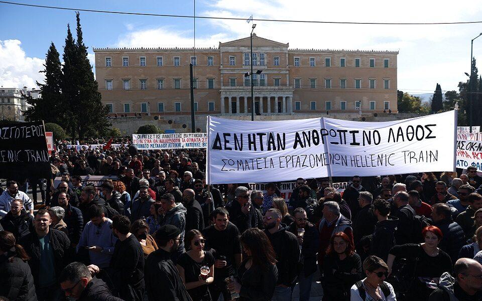 Εργατικό Κέντρο Αθήνας: 24ωρη απεργία την Τετάρτη για το φονικό δυστύχημα στα Τέμπη