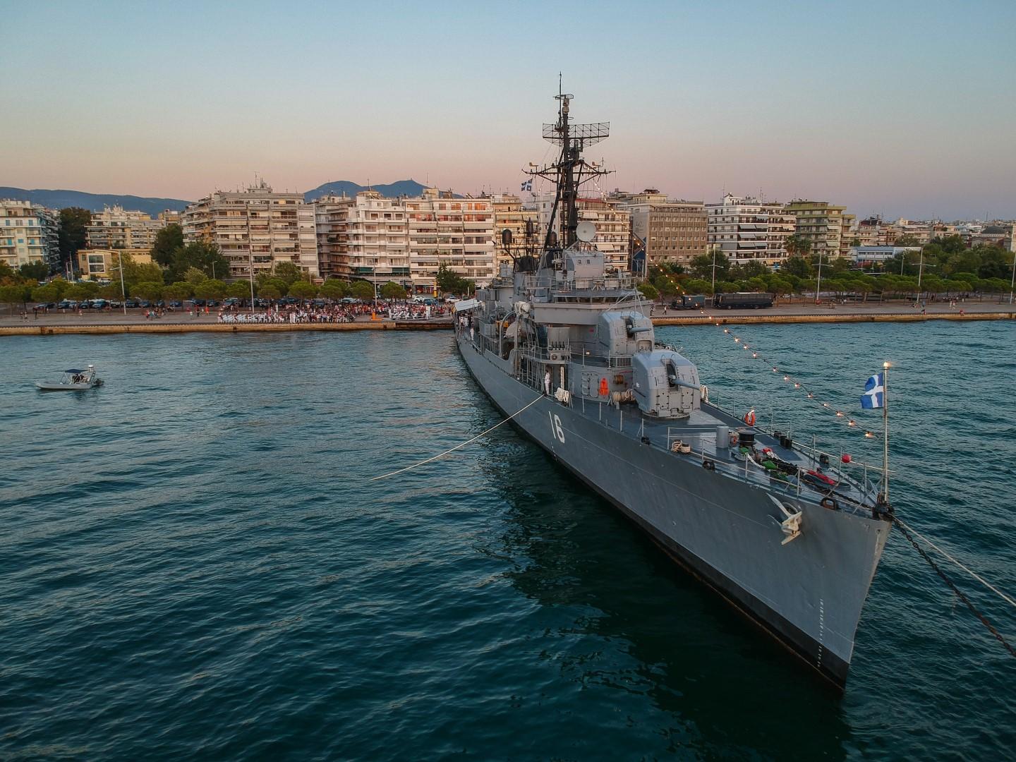 Θεσσαλονίκη: Τρύπησε το «Βέλος» λόγω των θυελλωδών ανέμων (ΦΩΤΟ)