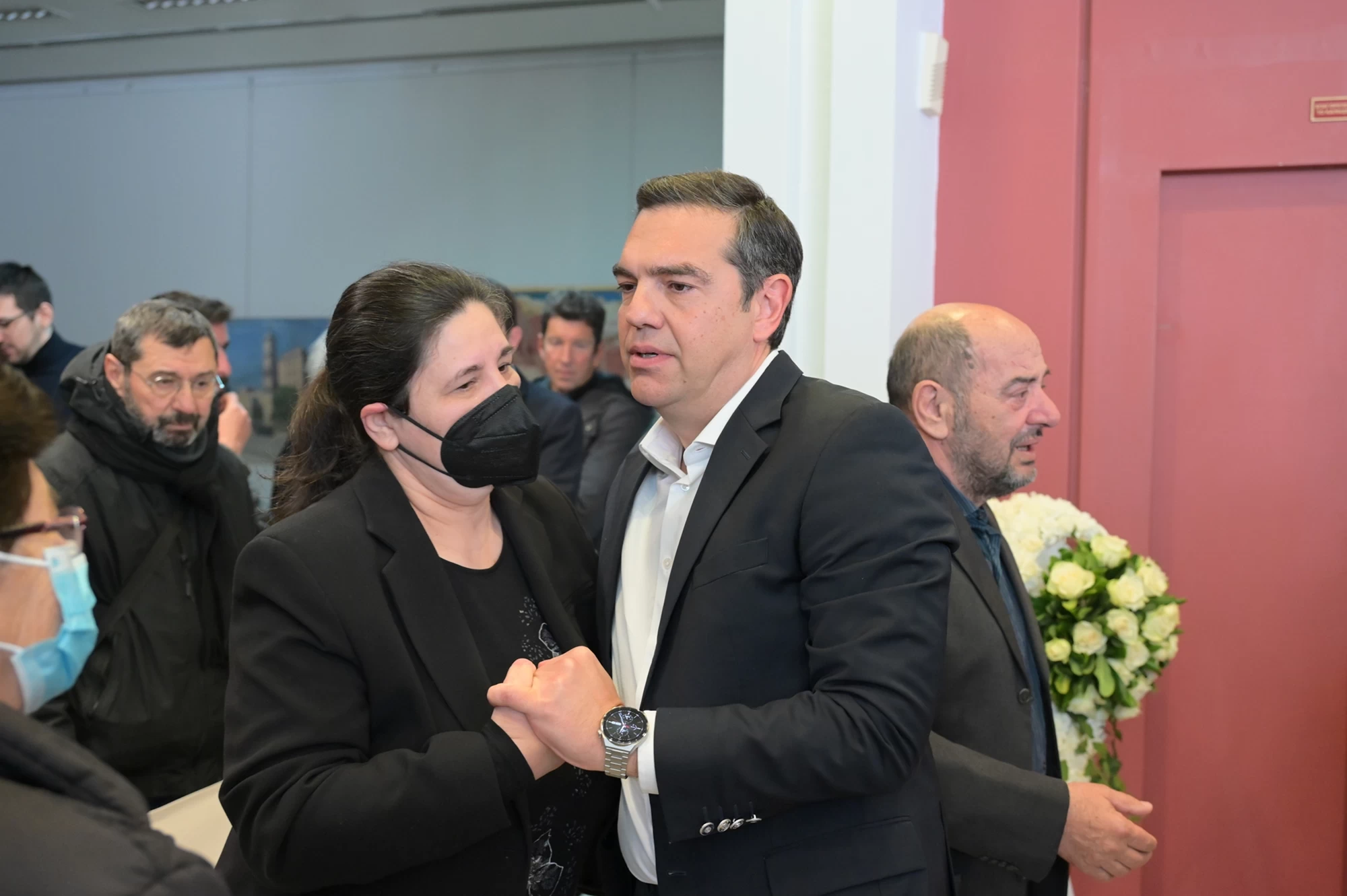 Τέμπη: Θρήνος στην πολιτική κηδεία του Βάιου Βλάχου – Στην Καρδίτσα και ο Αλ. Τσίπρας (ΦΩΤΟ)
