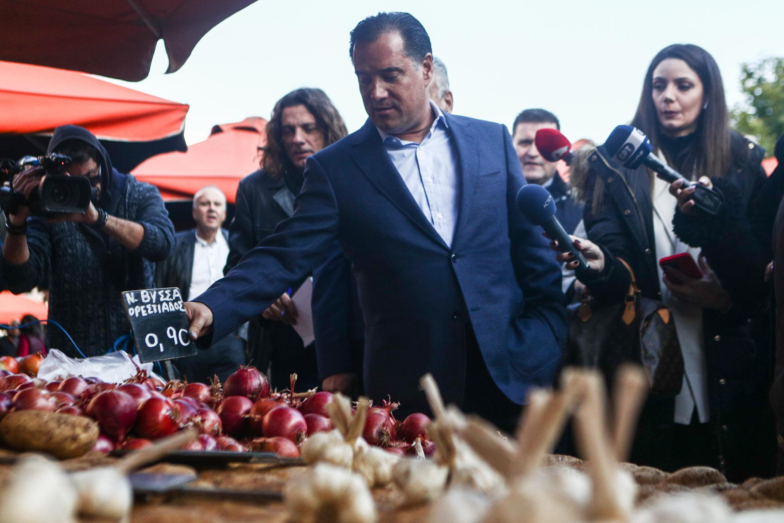 Σε λαϊκή αγορά και σε δύο σουπερμάρκετ στα Βριλήσσια ο υπ. Ανάπτυξης Άδωνις Γεωργιάδης