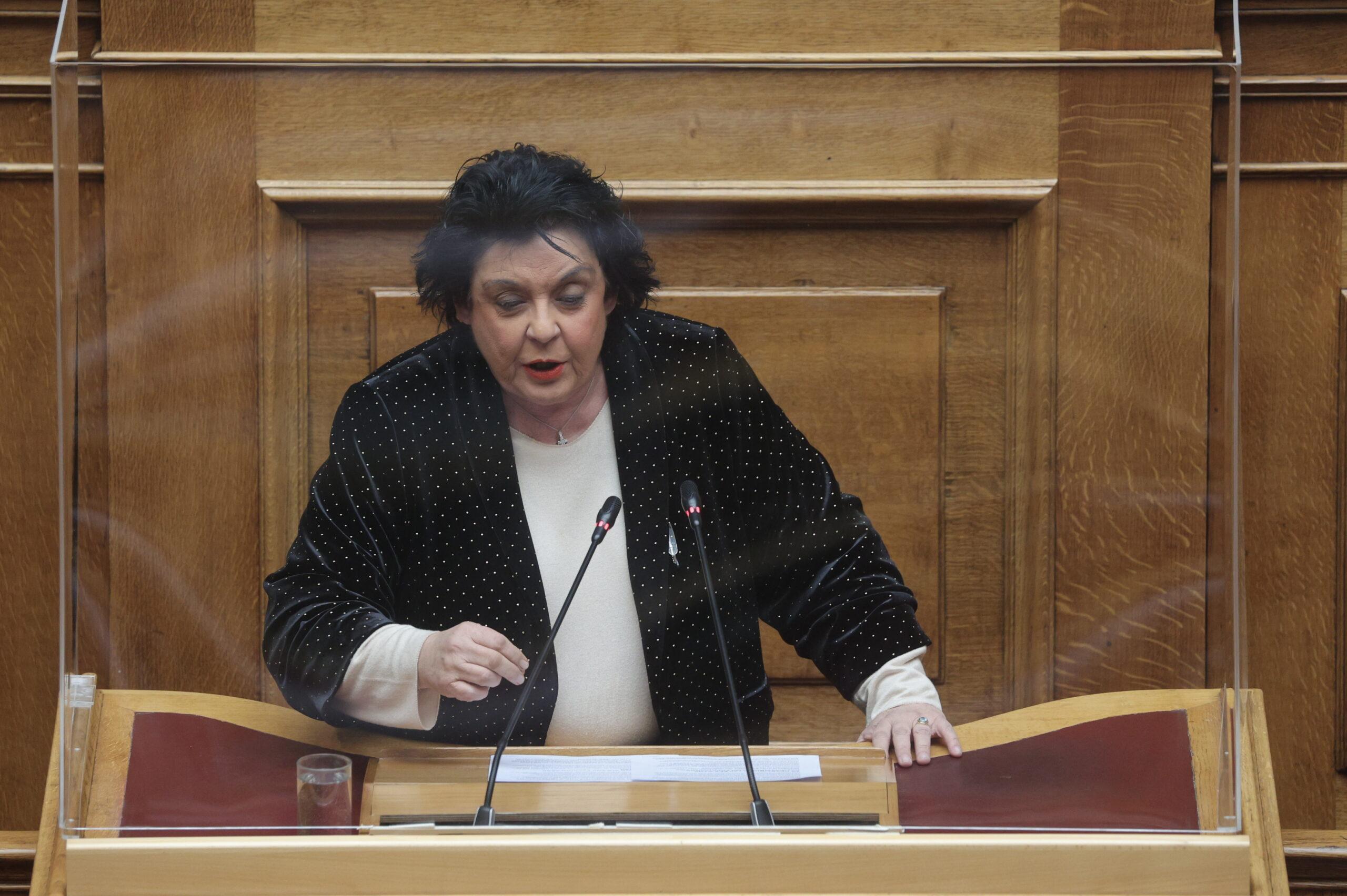Λιάνα Κανέλλη: Είναι τέτοιος ο ορυμαγδός των πληροφοριών και πληρώνεις την υπερωρία με κουπόνια;