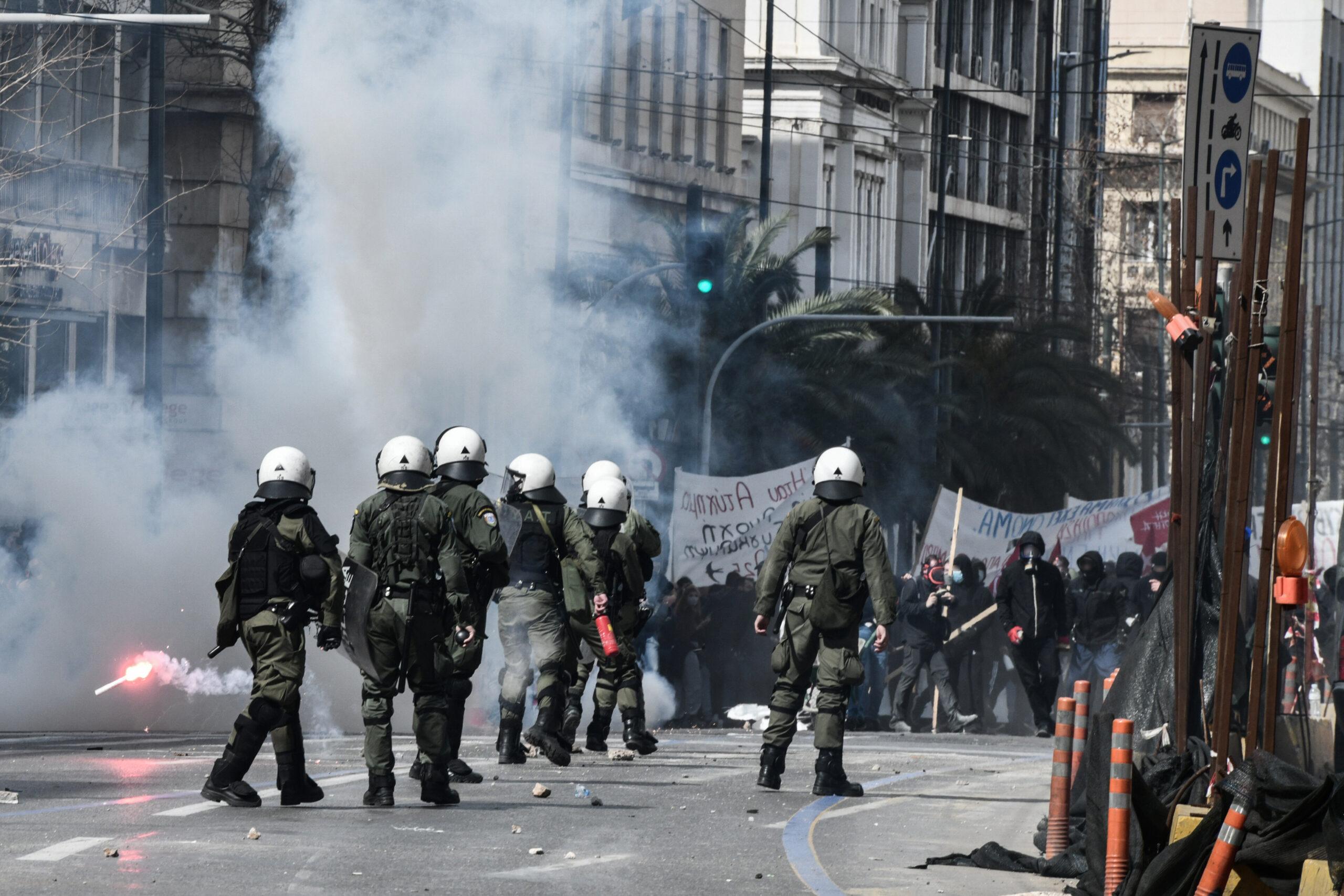 ΣΥΡΙΖΑ για δακρυγόνα στο Σύνταγμα: «Τόση ήταν ειλικρίνεια της συγγνώμης του κυρίου Μητσοτάκη»