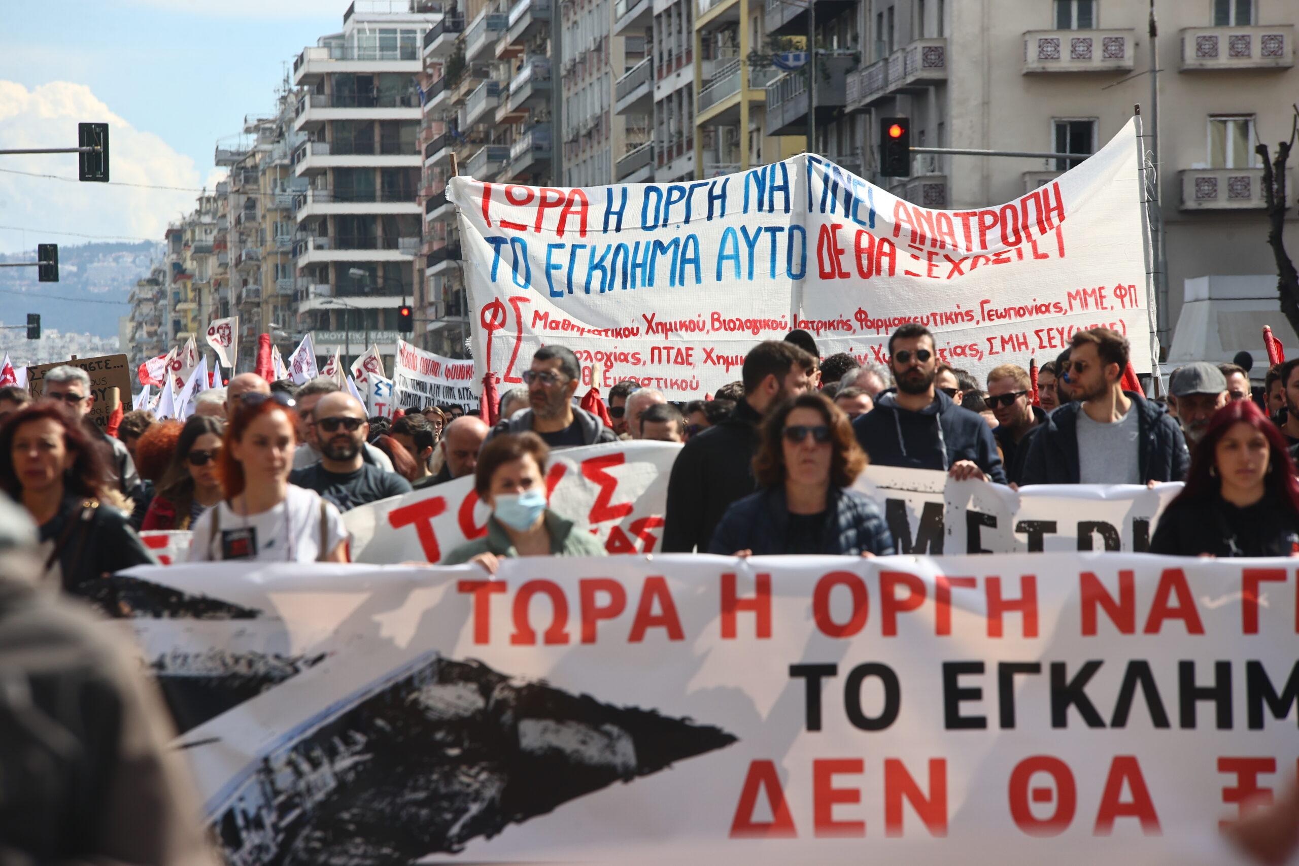Τέμπη: Περίπου 2,5 εκατ. πολίτες σε απεργίες και διαδηλώσεις για το σιδηροδρομικό δυστύχημα