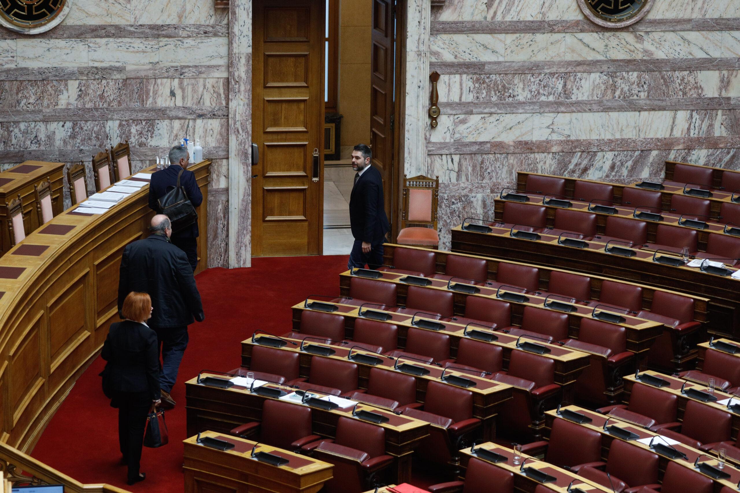 Αποχώρησε ο ΣΥΡΙΖΑ από τη Βουλή για να παραστεί στη συγκέντρωση για την τραγωδία των Τεμπών
