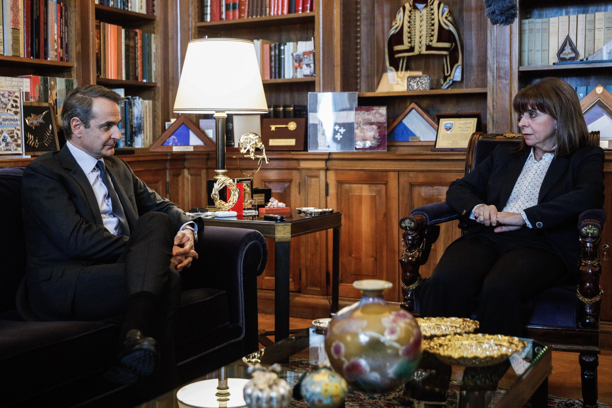 Κυρ. Μητσοτάκης σε ΠτΔ: «Να διασφαλίσουμε τη διαφάνεια της έρευνας για τα Τέμπη»
