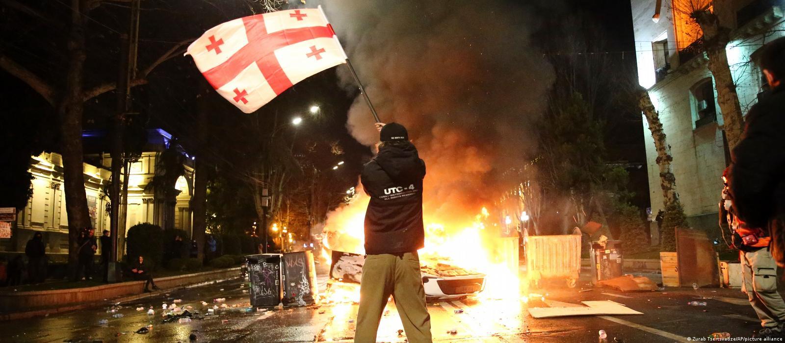 Γεωργία: Η πρόεδρος χαιρετίζει τη “νίκη των διαδηλωτών” κατά του σ/ν περί “ξένων πρακτόρων”