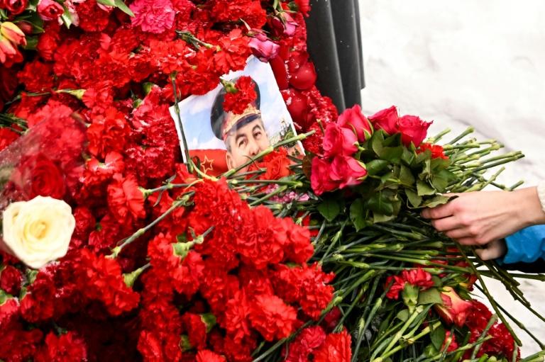 Μόσχα: Εκατοντάδες Ρώσοι στην Κόκκινη Πλατεία για τα 70 χρόνια από τον θάνατο του Στάλιν