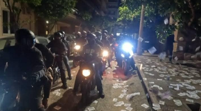 Μοτοπορεία και τρικάκια του Ρουβίκωνα στο σπίτι του Νίκου Παπαθανάση