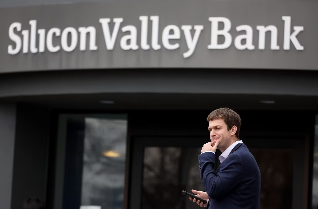 Silicon Valley Bank: H μικρή, άγνωστη τράπεζα που συγκλόνισε τις αγορές με την κατάρρευσή της