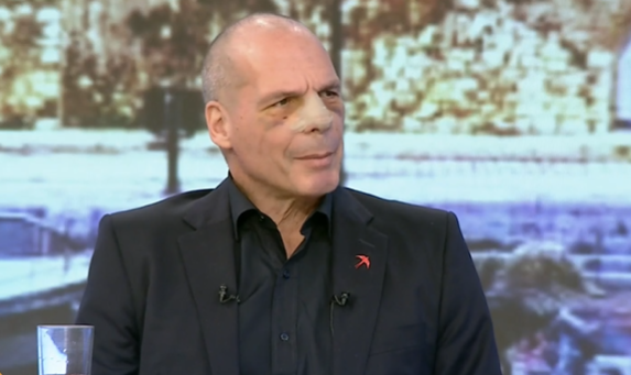Γιάνης Βαρουφάκης: Στην ανακρίτρια για την επίθεση του στα Εξάρχεια