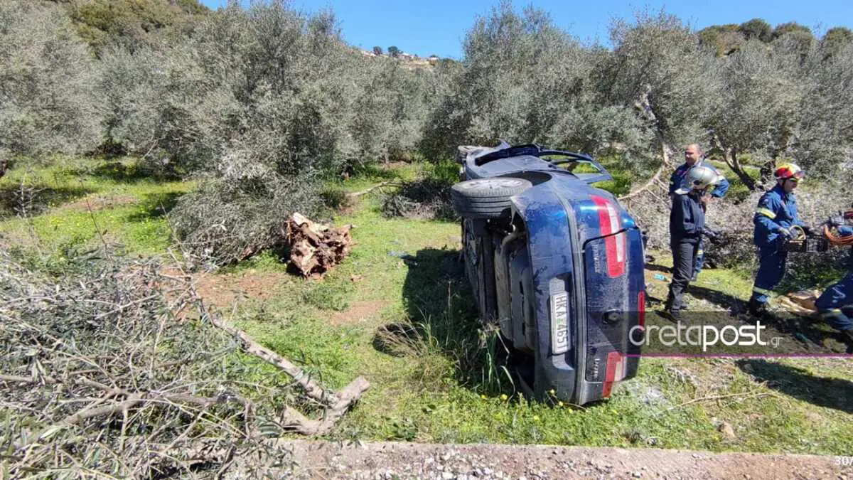 Κρήτη: Αυτοκίνητο έπεσε σε ελιά στο Ρέθυμνο