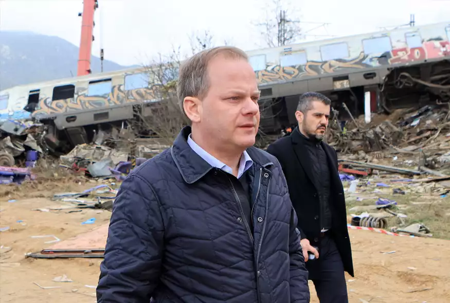 Ο Καραμανλής ως «βαλβίδα εκτόνωσης» της κρίσης για τον Μητσοτάκη