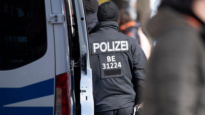 Βερολίνο: Επίθεση άνδρα σε 3 άτομα με χειροβομβίδα και μαχαίρι