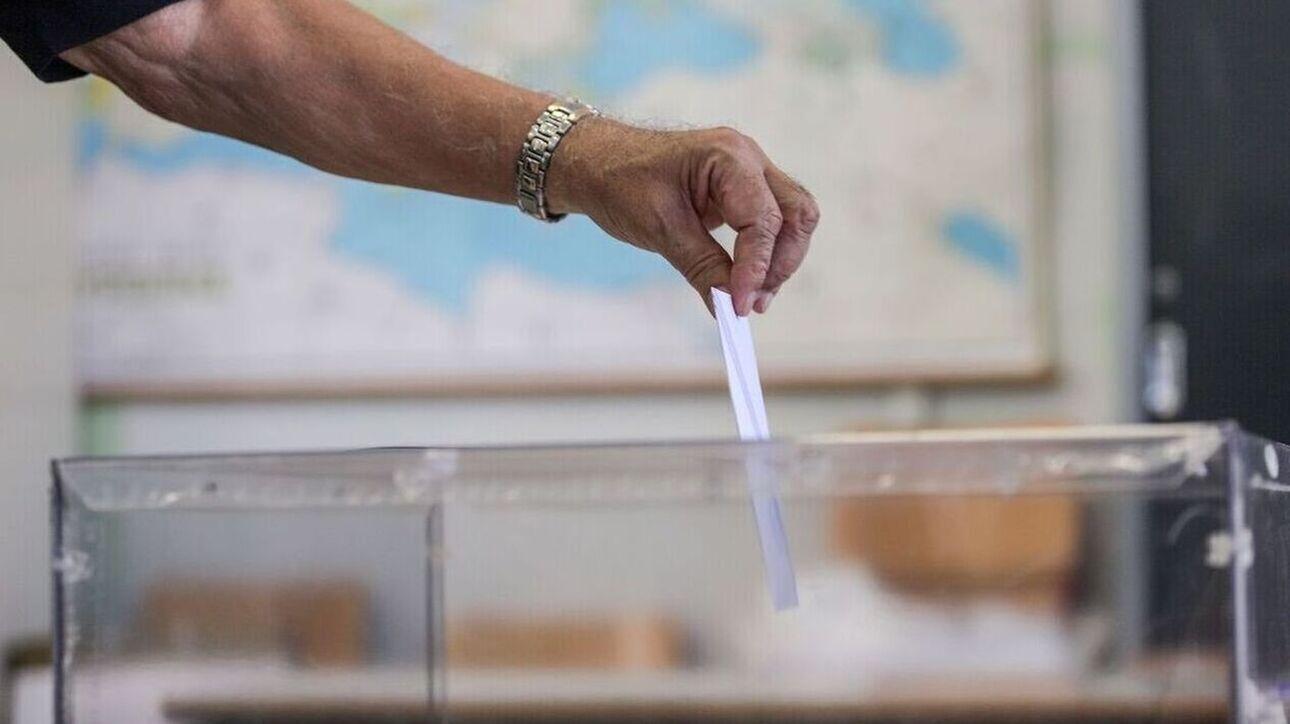 Σκέψεις για πρώτες κάλπες τον Ιούλιο και μετάθεση των αυτοδιοικητικών εκλογών