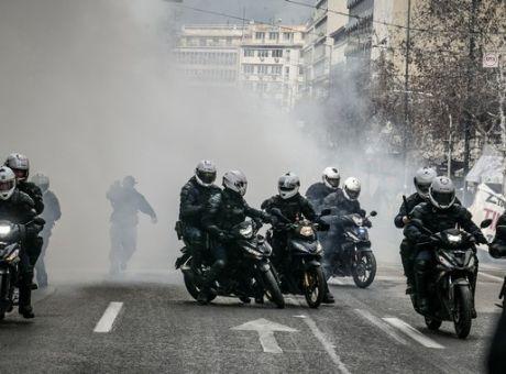 ΕΛΑΣ: Ανακοίνωση για την επίθεση με χημικά στο Σύνταγμα