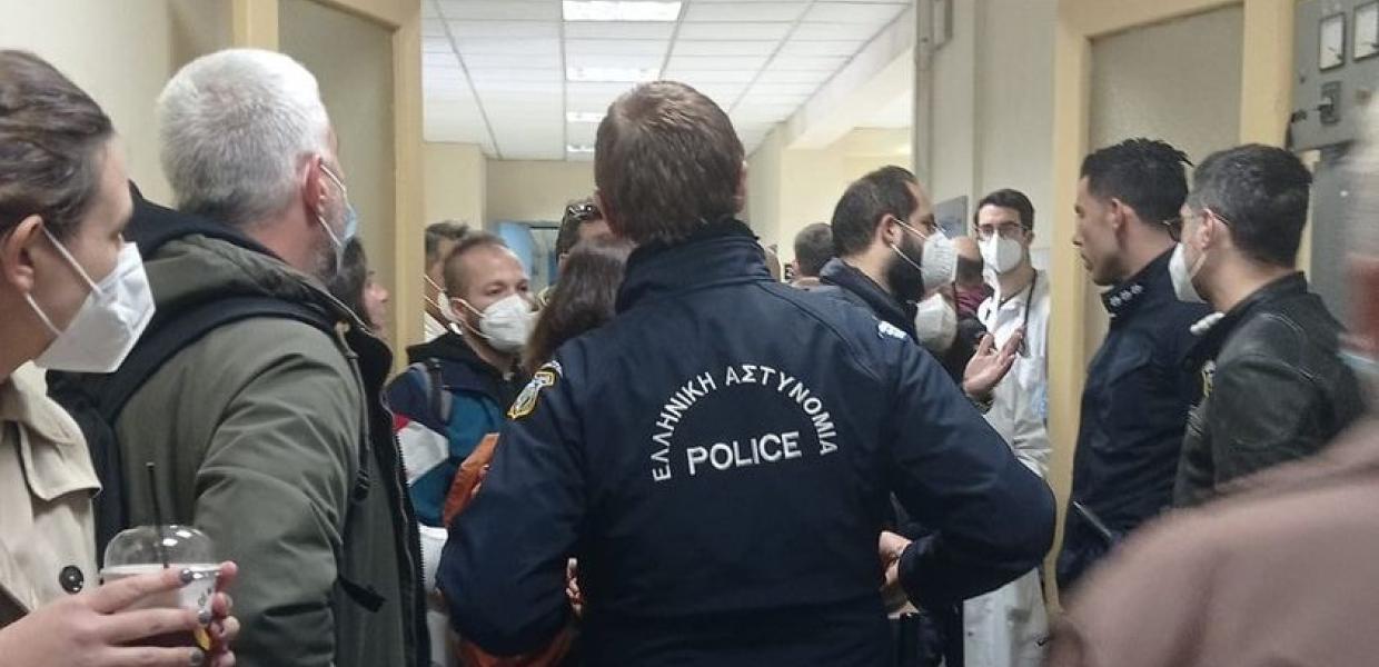 Πρωτοφανές – Η ΕΛΑΣ μπήκε μέσα στο νοσοκομείο για να «συνοδεύσει» τους απεργούς