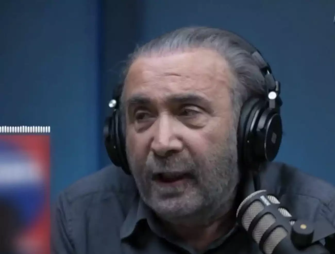 Λάκης Λαζόπουλος για ομόφυλα ζευγάρια – «Το βλέπω το τραγουδάκι: Τη μαμά τη λένε Μήτσο, τον μπαμπά τον λένε Κίτσο» (ΒΙΝΤΕΟ)