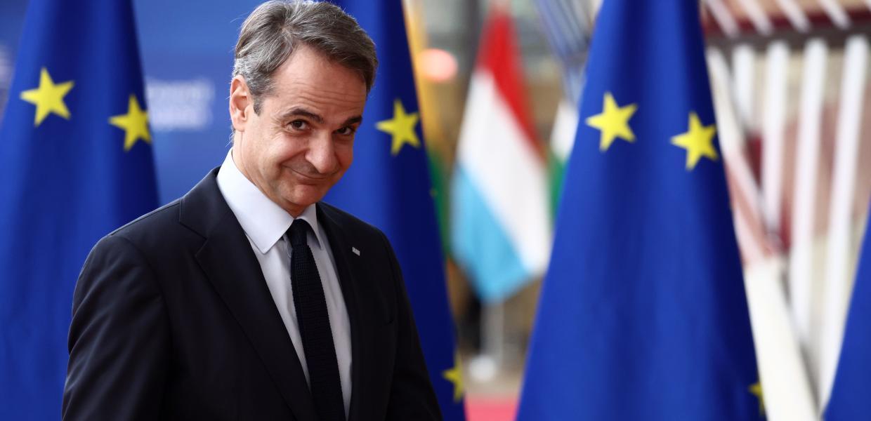 Politico – Τρολάρει Μητσοτάκη: «Βάλτε λεζάντα» αναφέρει και τα σχόλια πήραν «φωτιά»