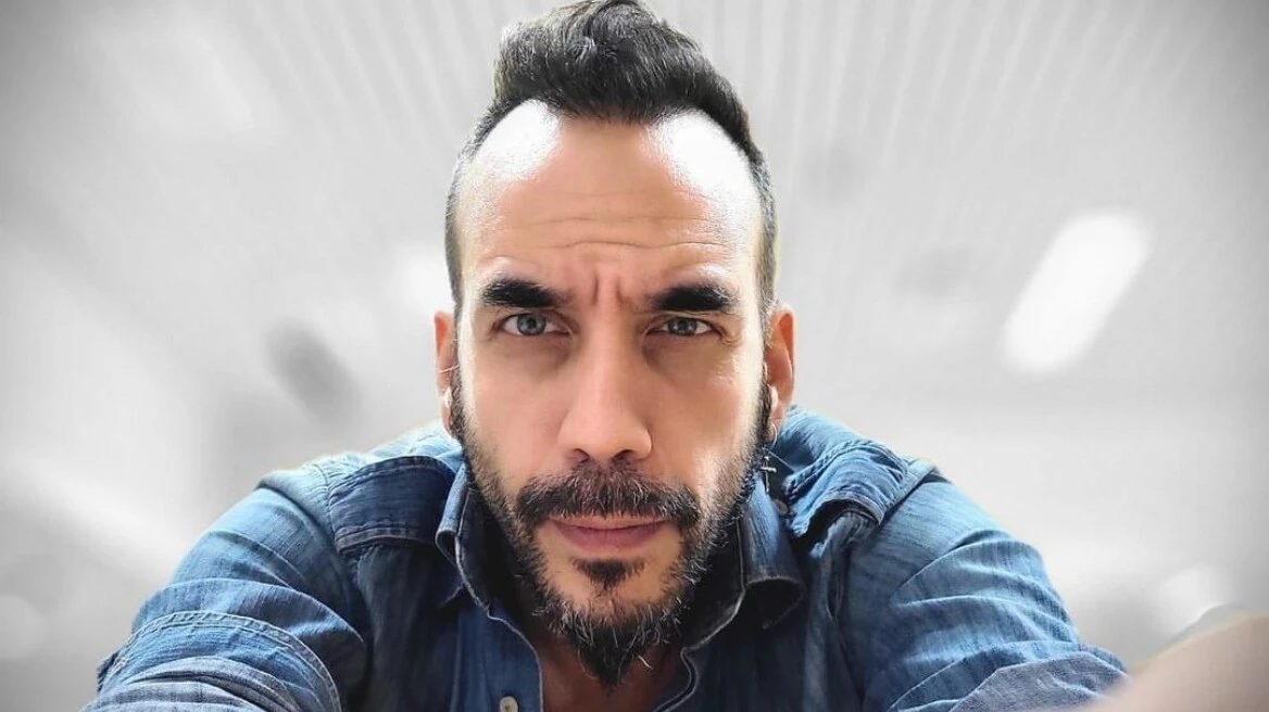 Πάνος Μουζουράκης: Κινείται νομικά για φωτογραφίες της συντρόφου του που δημοσιεύτηκαν