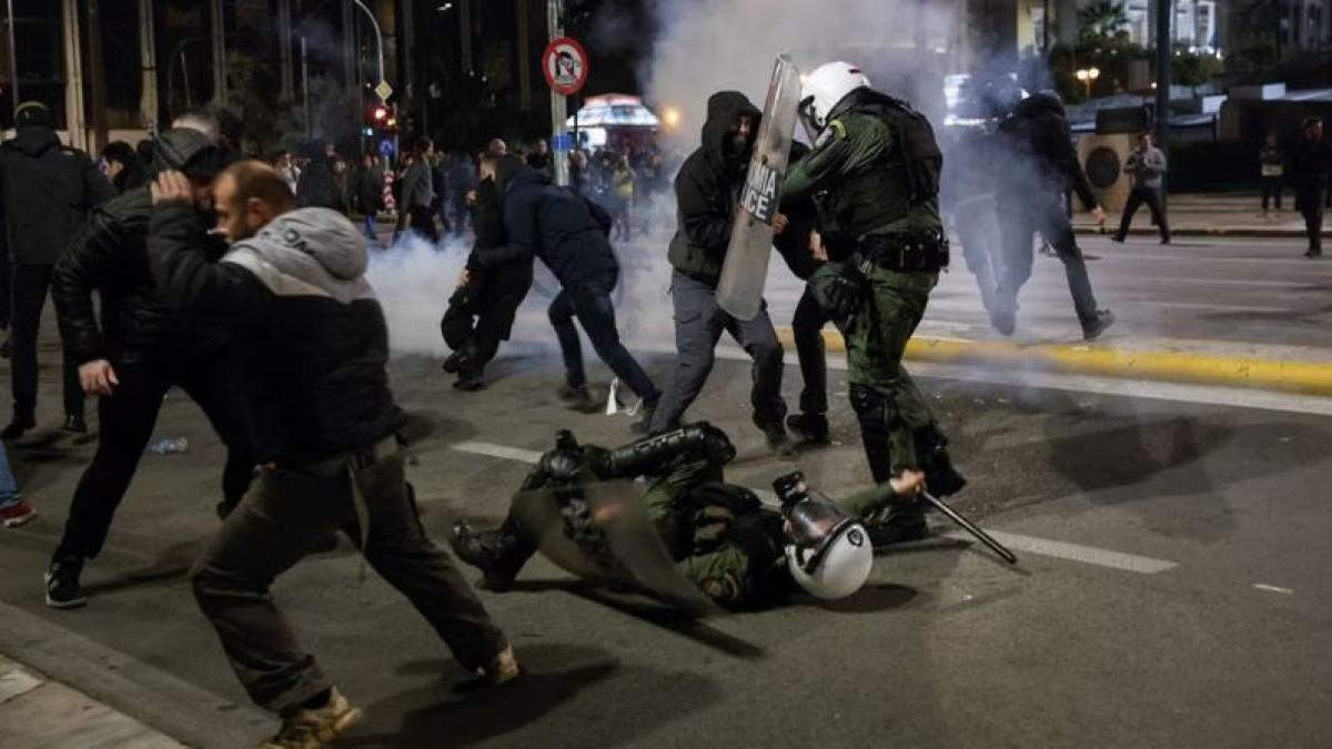 Ο γερμανικός τύπος για τις διαδηλώσεις μετά την τραγωδία στα Τέμπη