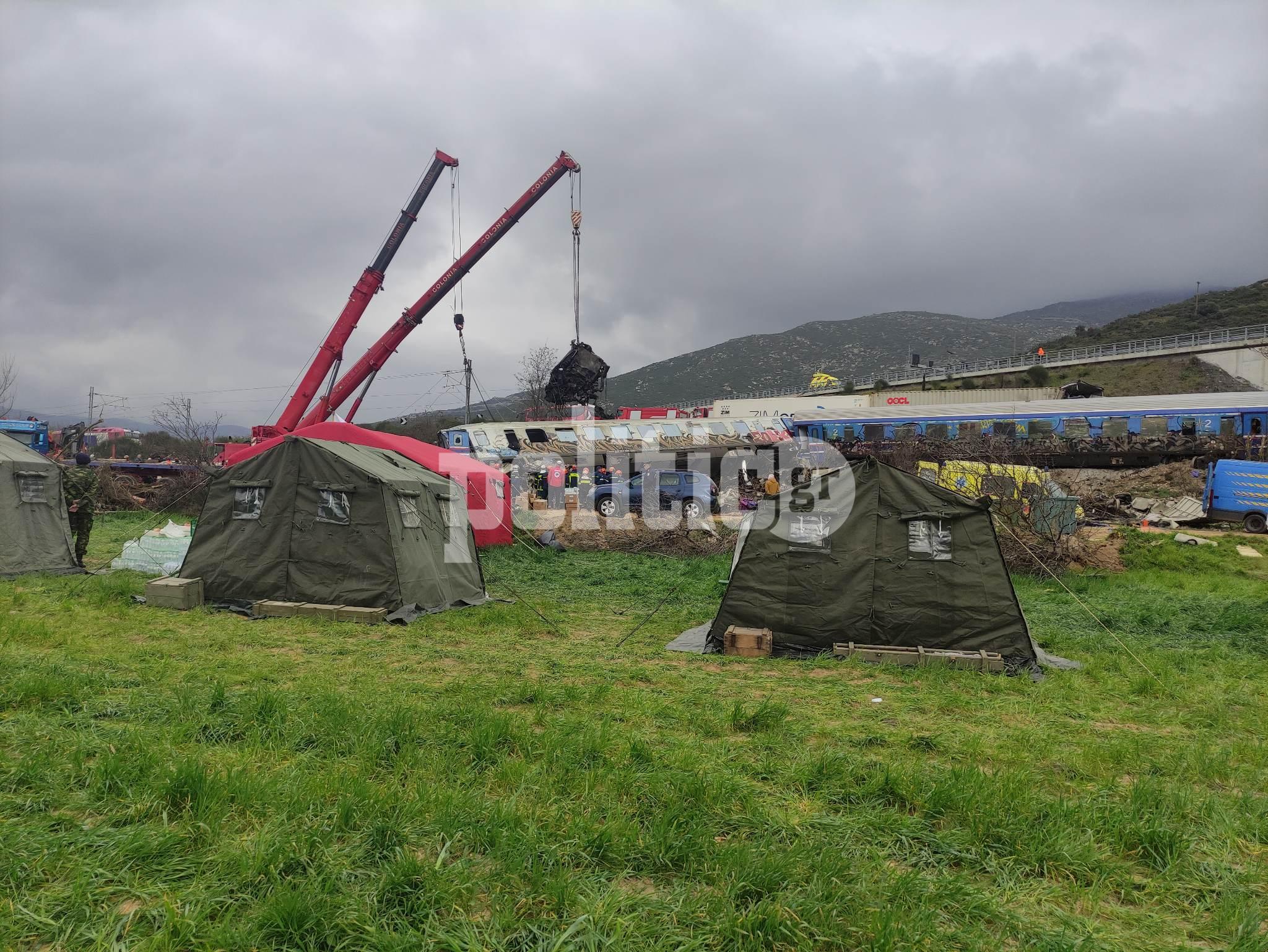 Σύγκρουση τρένων: Παραμένουν αταυτοποίητοι 2 από τους 57 νεκρούς – Στη ΜΕΘ 7 επιβάτες