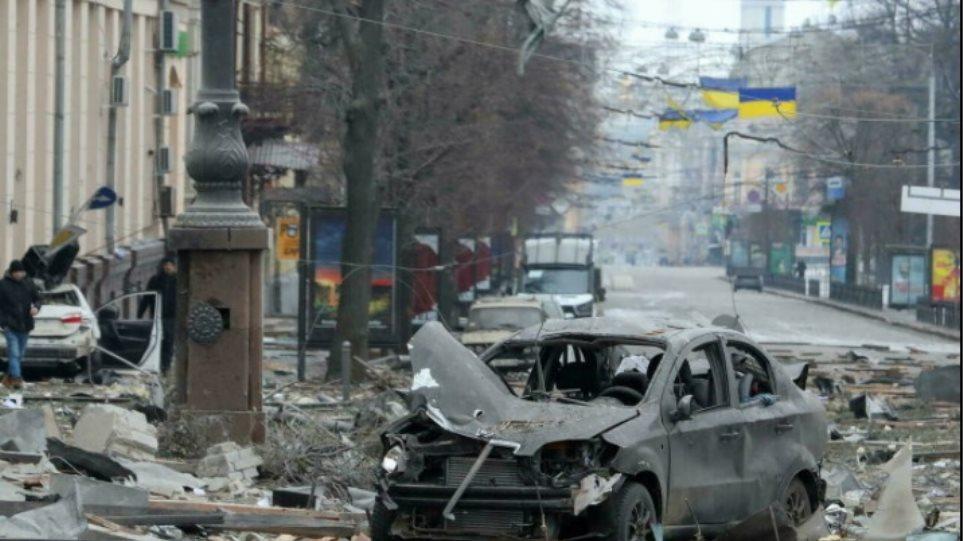 Ουκρανία: Μία γυναίκα και δύο παιδιά σκοτώθηκαν από ρωσικό βομβαρδισμό σε χωριό της Χερσώνας