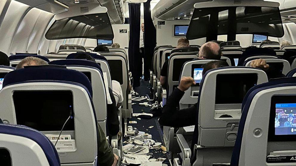 Βιρτζίνια: Έκτακτη προσγείωση μετά από ακραίες αναταράξεις – Αρκετοί επιβάτες νοσηλεύονται