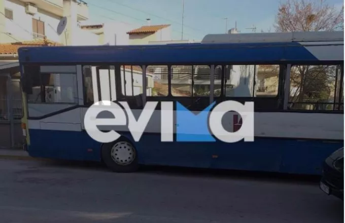 Χαλκίδα: Σχολικό λεωφορείο παραβίασε STOP και συγκρούστηκε με αυτοκίνητο